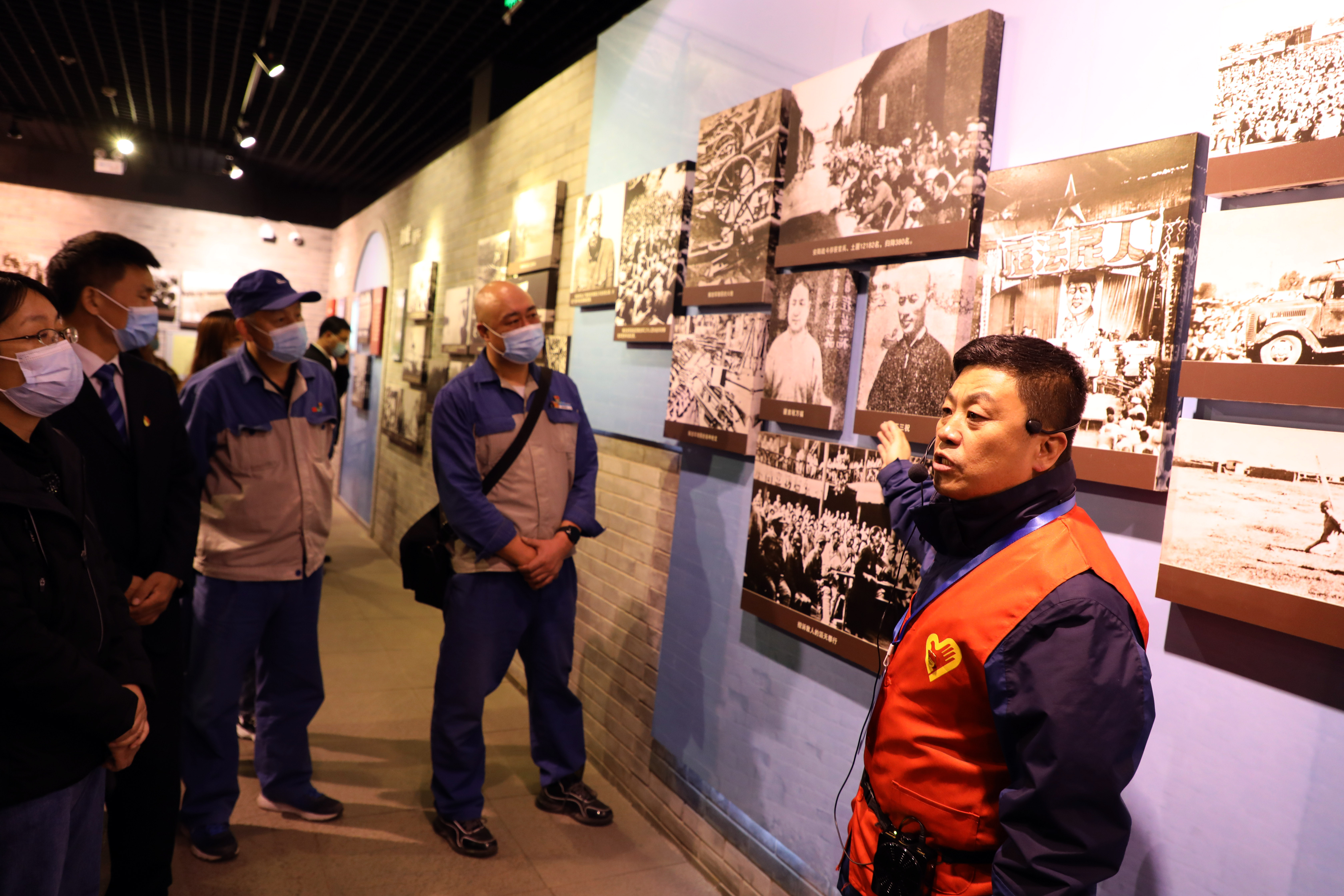 疏雨洗清明 芳菲祭英烈—— 安彩高科開展“學黨史、祭英烈、傳精神”主題活動