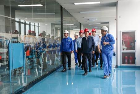打造向上向前第一象限生力軍 錘煉甘于做人做事作難、受苦受累受屈的企業(yè)家隊伍——河南投資集團黨委書記、董事長劉新勇蒞臨安彩高科開展主題教育調(diào)研