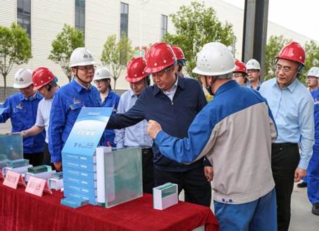 打造向上向前第一象限生力軍 錘煉甘于做人做事作難、受苦受累受屈的企業(yè)家隊伍——河南投資集團黨委書記、董事長劉新勇蒞臨安彩高科開展主題教育調(diào)研